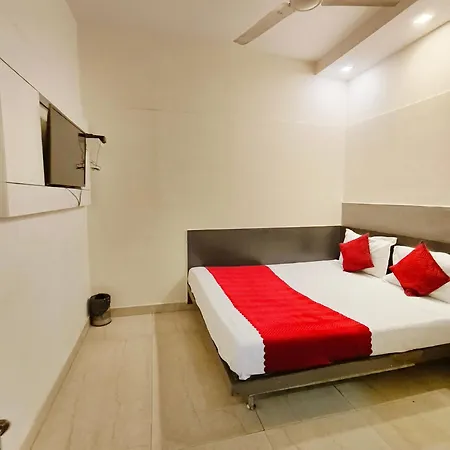 Hare Krishna Main Bazar Hotel